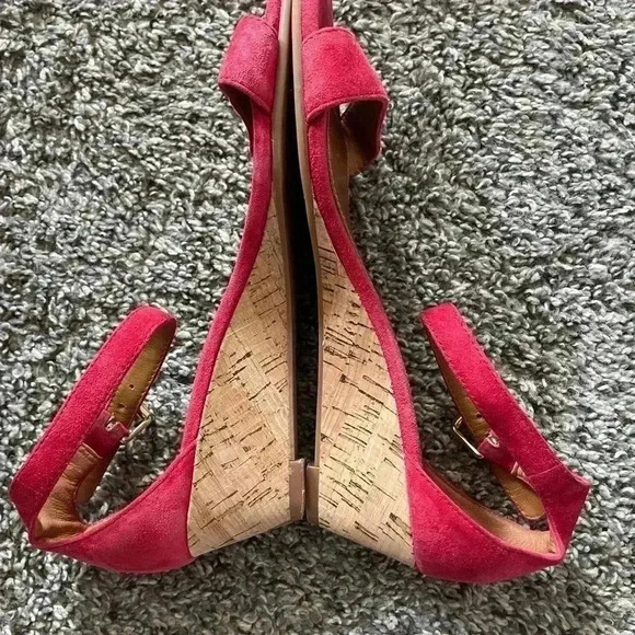 Tory Burch Savannah Wedge Red Suede Sandal Size 8M - Picture 2 of 7